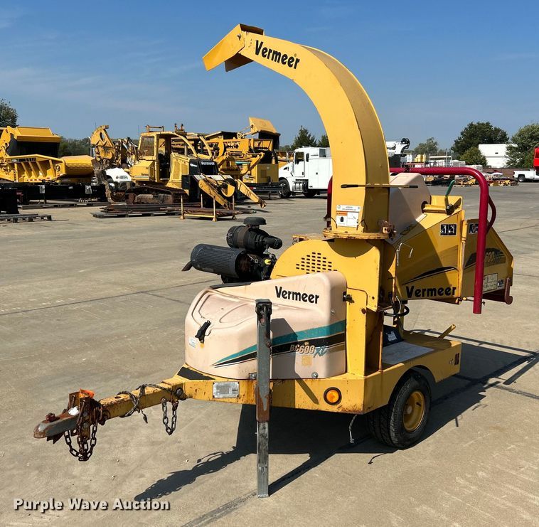 image for item NQ9899 2005 Vermeer BC600XL  wood chipper