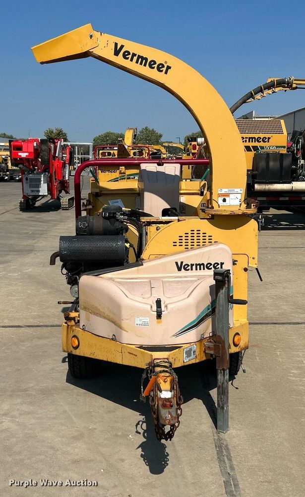 image for item NQ9899 2005 Vermeer BC600XL  wood chipper