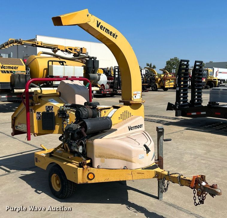 image for item NQ9899 2005 Vermeer BC600XL  wood chipper