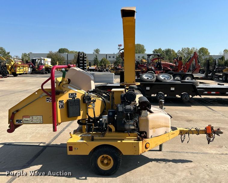 image for item NQ9899 2005 Vermeer BC600XL  wood chipper