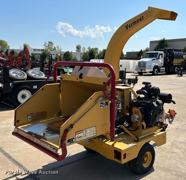 image for item NQ9899 2005 Vermeer BC600XL  wood chipper