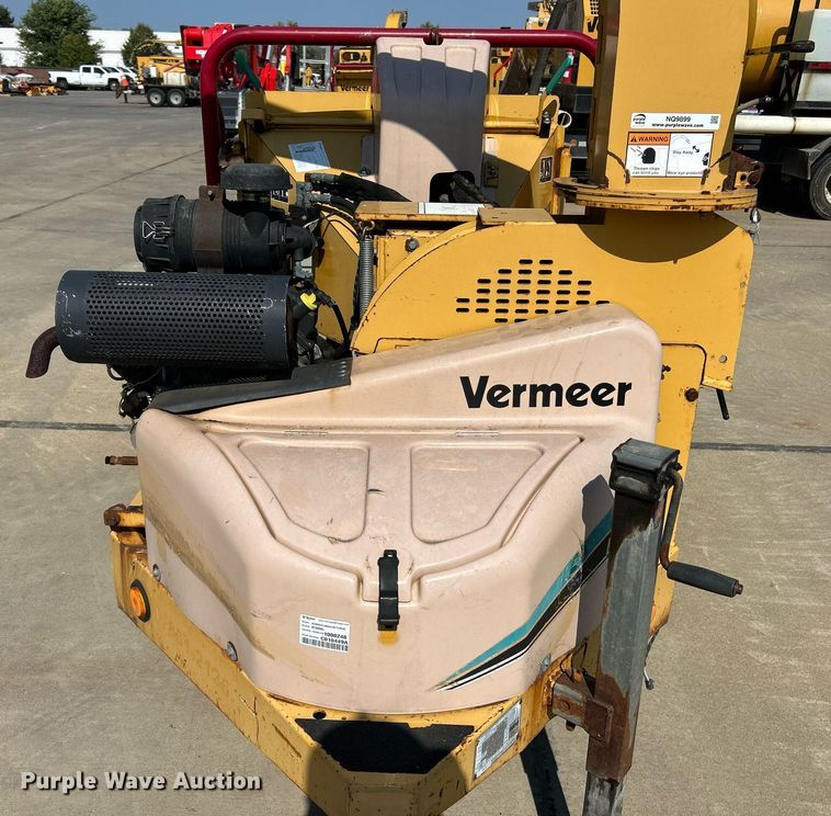 image for item NQ9899 2005 Vermeer BC600XL  wood chipper