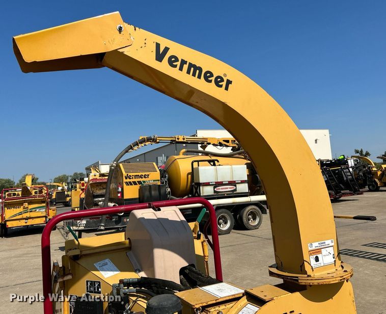 image for item NQ9899 2005 Vermeer BC600XL  wood chipper