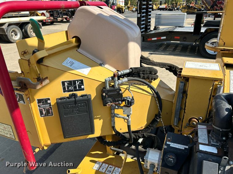 image for item NQ9899 2005 Vermeer BC600XL  wood chipper