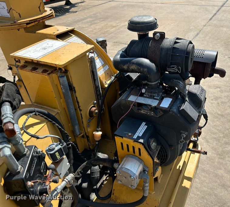 image for item NQ9899 2005 Vermeer BC600XL  wood chipper