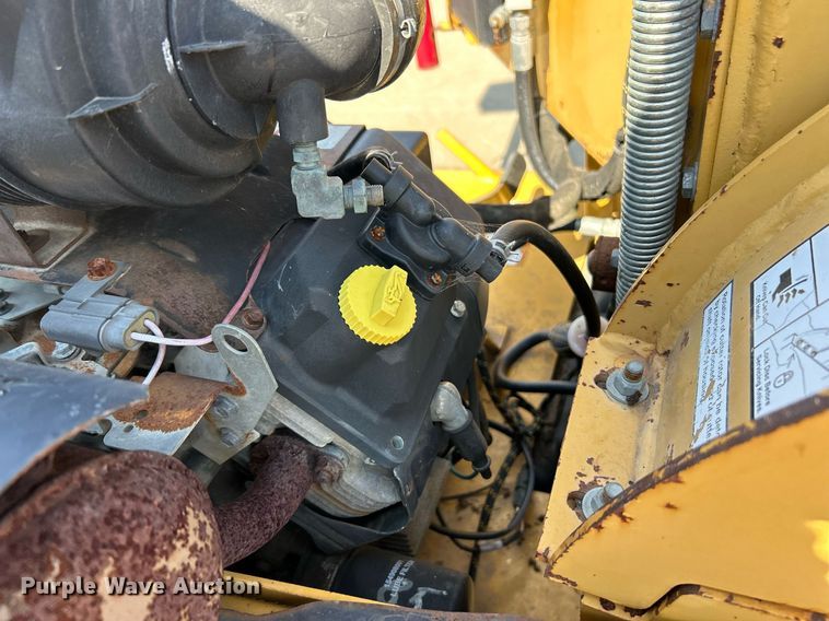 image for item NQ9899 2005 Vermeer BC600XL  wood chipper