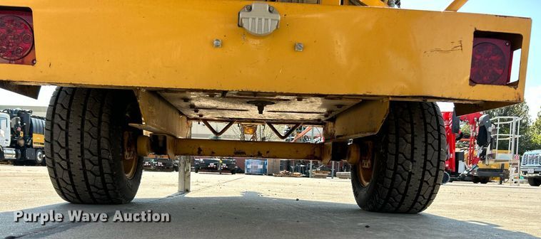 image for item NQ9899 2005 Vermeer BC600XL  wood chipper