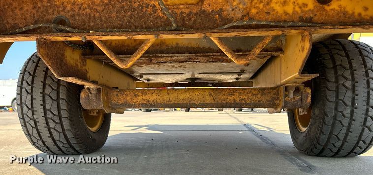 image for item NQ9899 2005 Vermeer BC600XL  wood chipper