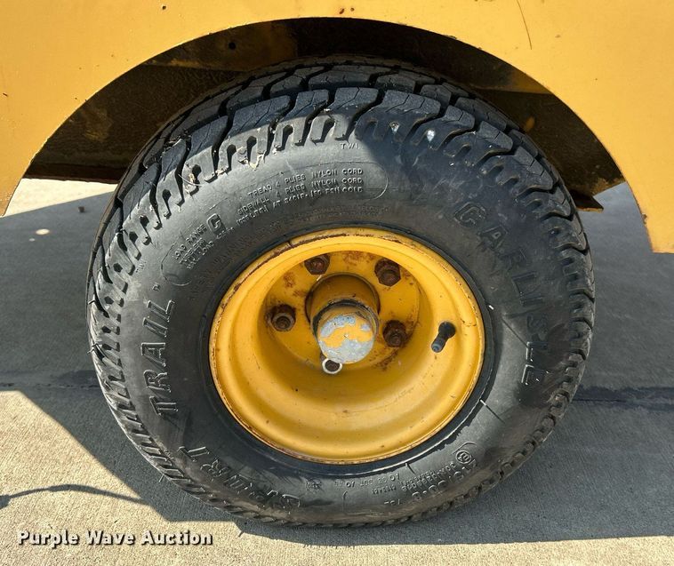 image for item NQ9899 2005 Vermeer BC600XL  wood chipper