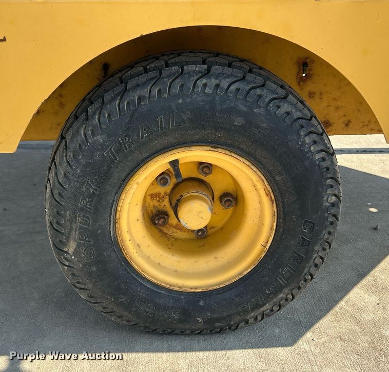 image for item NQ9899 2005 Vermeer BC600XL  wood chipper