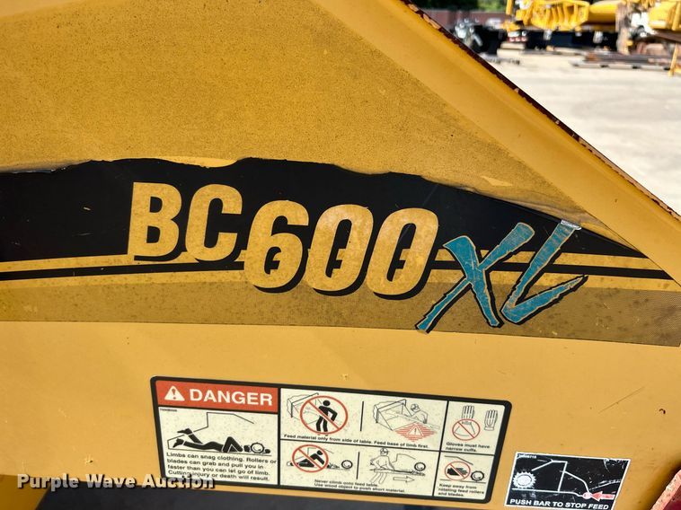 image for item NQ9899 2005 Vermeer BC600XL  wood chipper