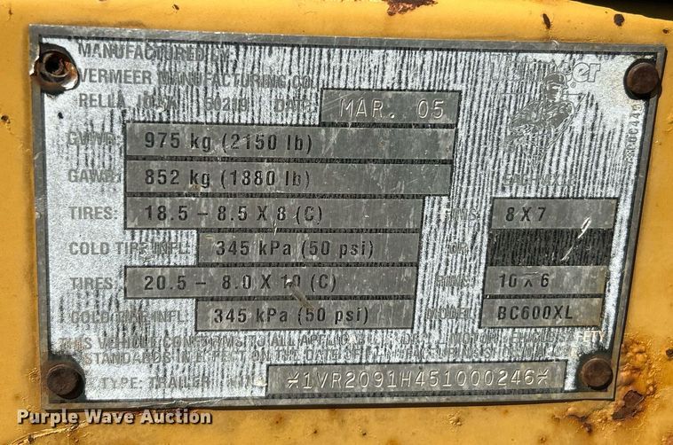 image for item NQ9899 2005 Vermeer BC600XL  wood chipper