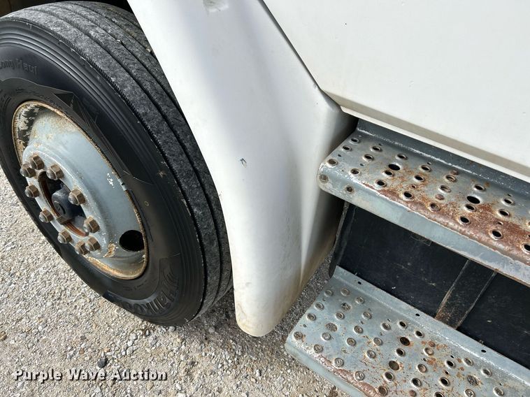 image for item NQ9907 1999 Freightliner FL60  utility / service truck