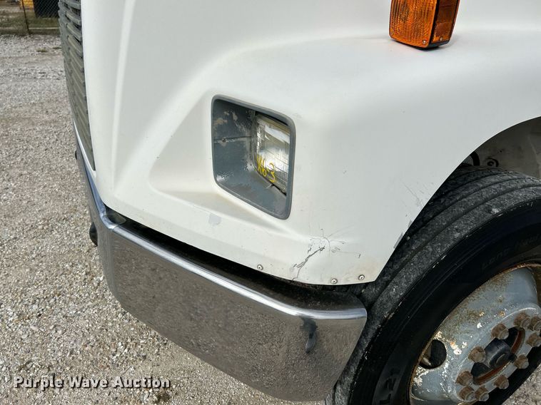 image for item NQ9907 1999 Freightliner FL60  utility / service truck