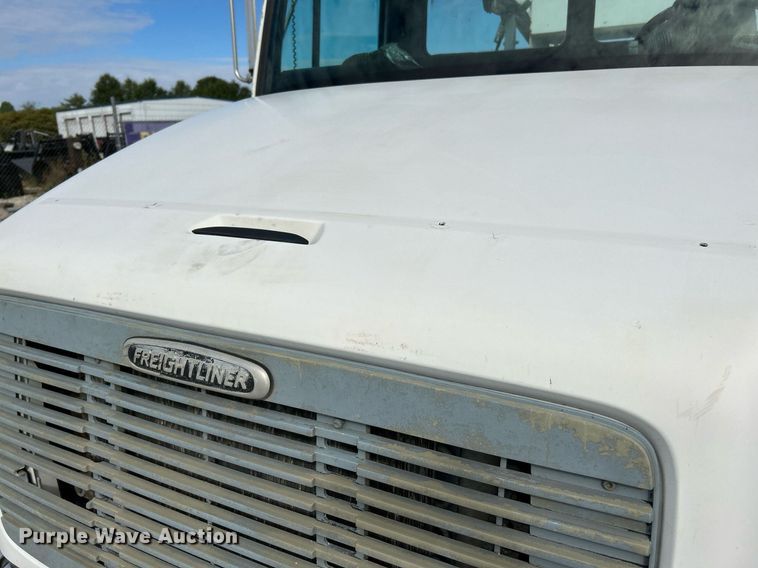 image for item NQ9907 1999 Freightliner FL60  utility / service truck