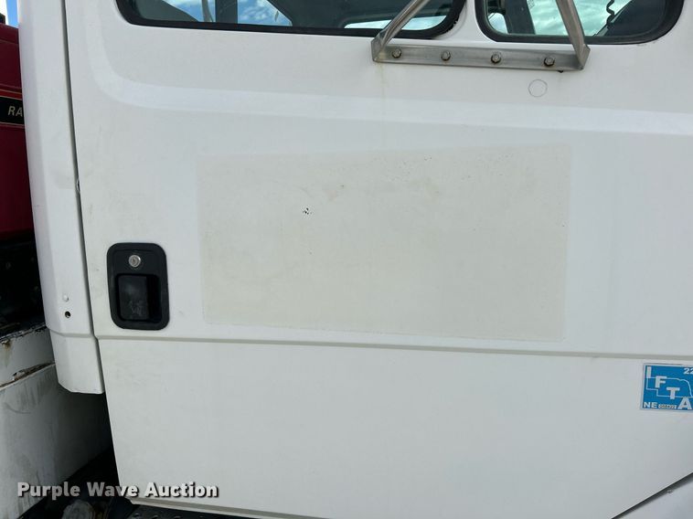 image for item NQ9907 1999 Freightliner FL60  utility / service truck