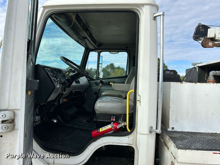 image for item NQ9907 1999 Freightliner FL60  utility / service truck