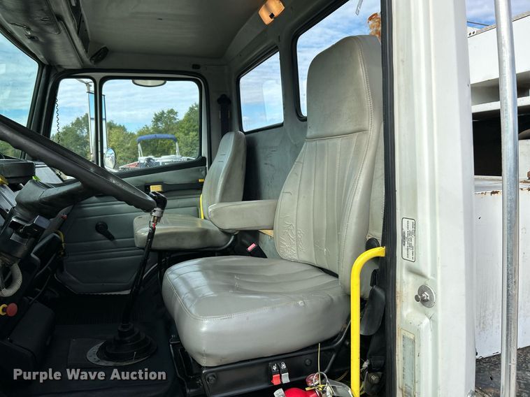 image for item NQ9907 1999 Freightliner FL60  utility / service truck