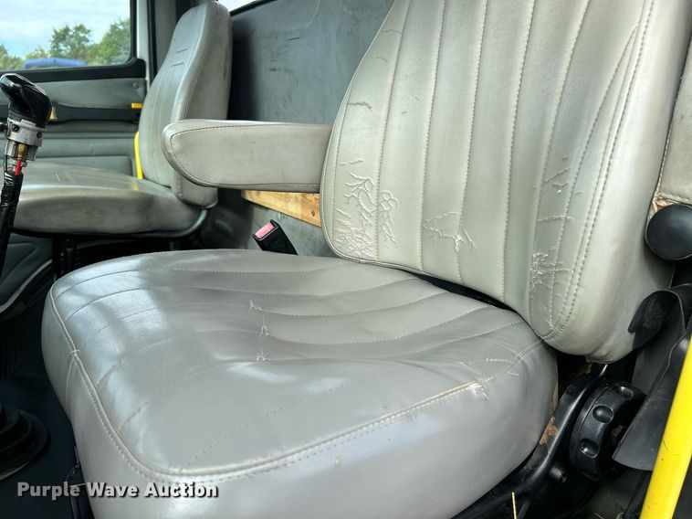 image for item NQ9907 1999 Freightliner FL60  utility / service truck