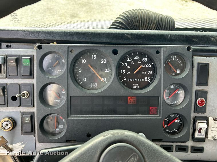 image for item NQ9907 1999 Freightliner FL60  utility / service truck