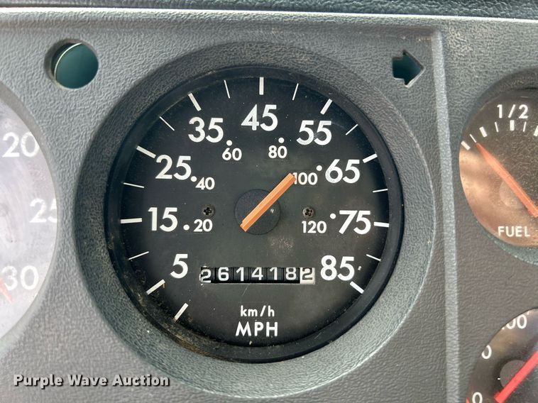 image for item NQ9907 1999 Freightliner FL60  utility / service truck