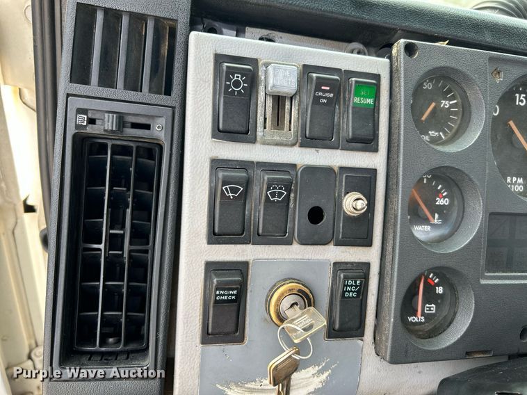 image for item NQ9907 1999 Freightliner FL60  utility / service truck