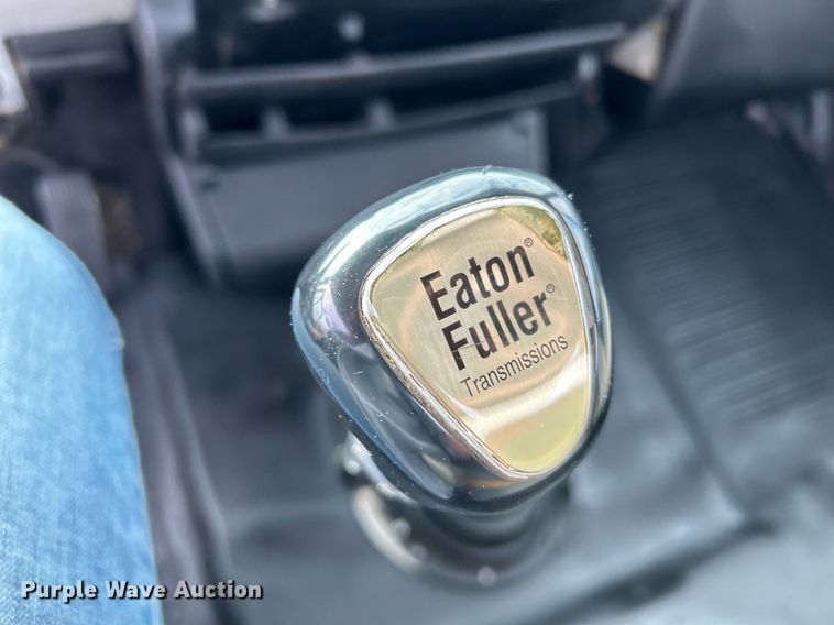 image for item NQ9907 1999 Freightliner FL60  utility / service truck