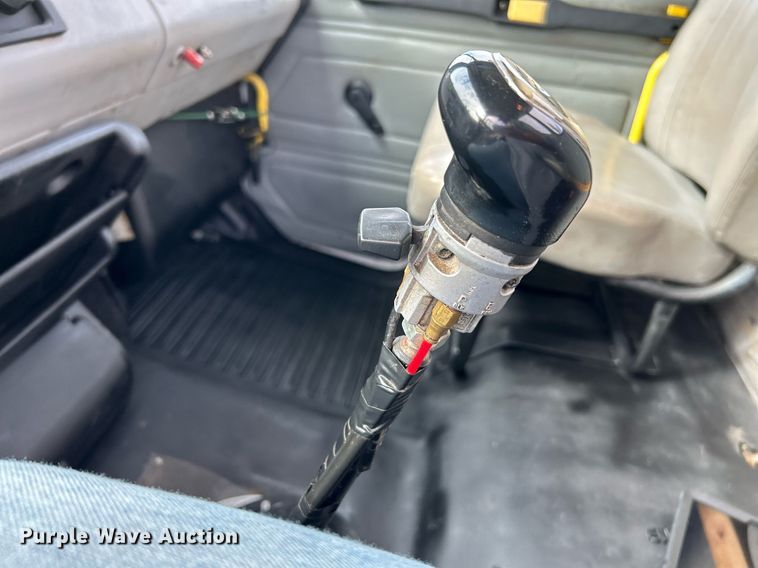 image for item NQ9907 1999 Freightliner FL60  utility / service truck