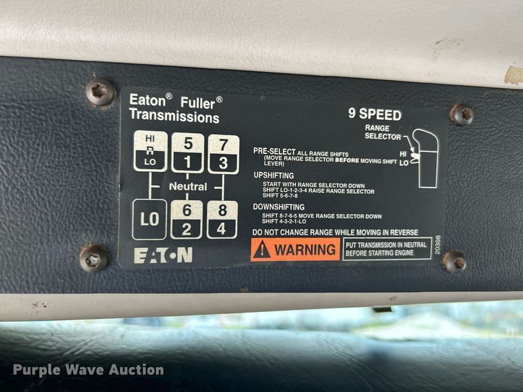 image for item NQ9907 1999 Freightliner FL60  utility / service truck