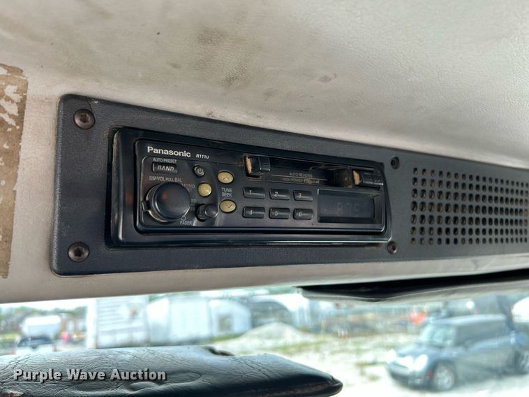 image for item NQ9907 1999 Freightliner FL60  utility / service truck