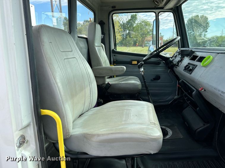 image for item NQ9907 1999 Freightliner FL60  utility / service truck