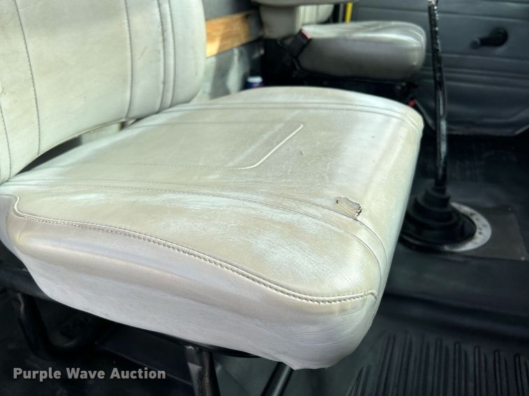 image for item NQ9907 1999 Freightliner FL60  utility / service truck