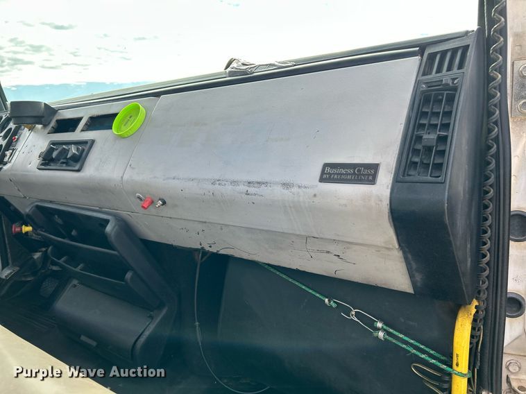 image for item NQ9907 1999 Freightliner FL60  utility / service truck