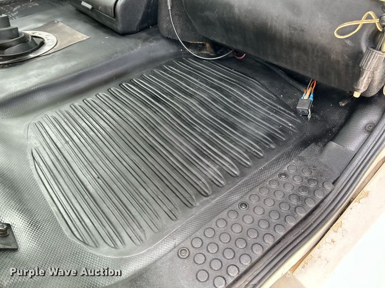 image for item NQ9907 1999 Freightliner FL60  utility / service truck