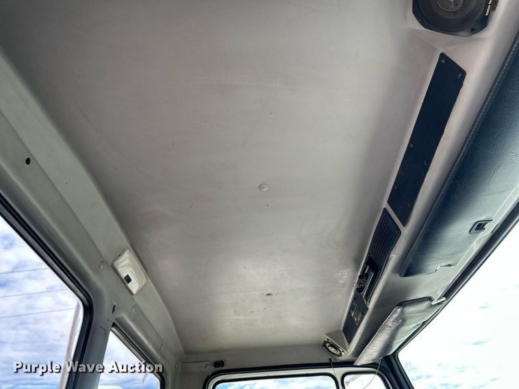 image for item NQ9907 1999 Freightliner FL60  utility / service truck