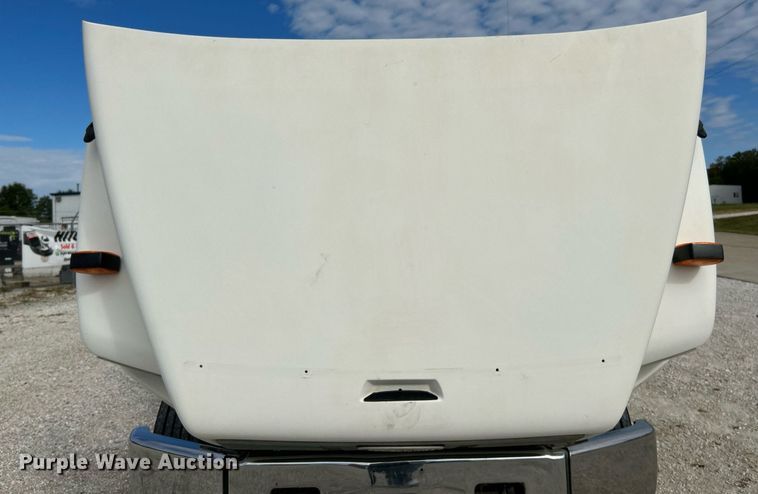 image for item NQ9907 1999 Freightliner FL60  utility / service truck