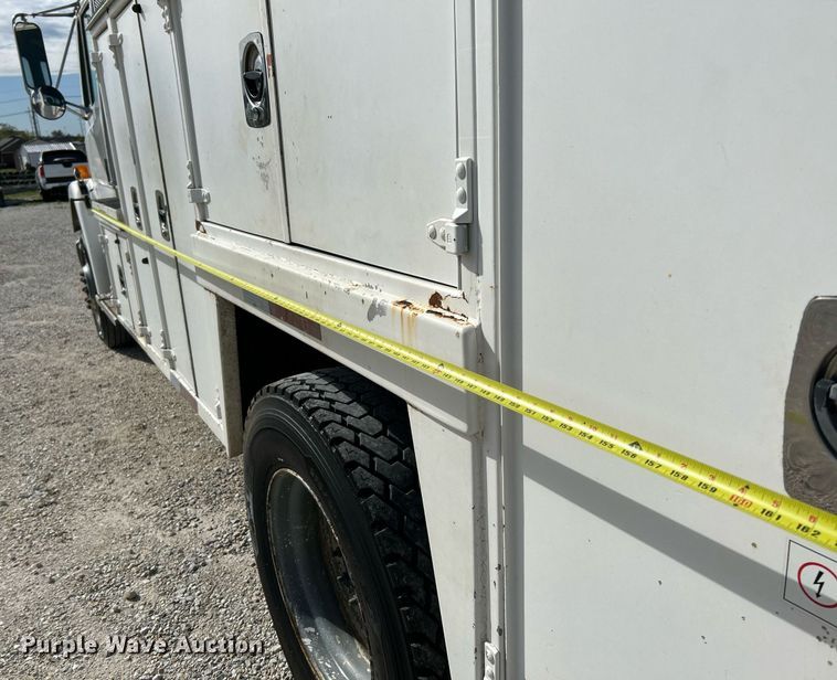 image for item NQ9907 1999 Freightliner FL60  utility / service truck