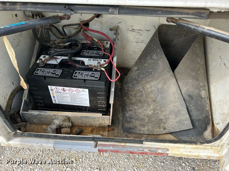 image for item NQ9907 1999 Freightliner FL60  utility / service truck