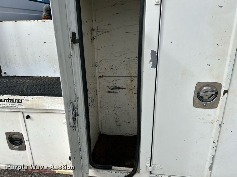 image for item NQ9907 1999 Freightliner FL60  utility / service truck