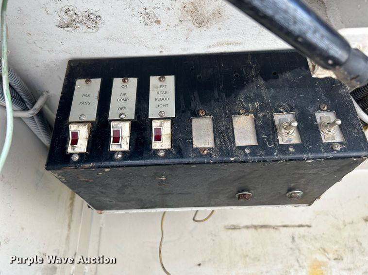 image for item NQ9907 1999 Freightliner FL60  utility / service truck