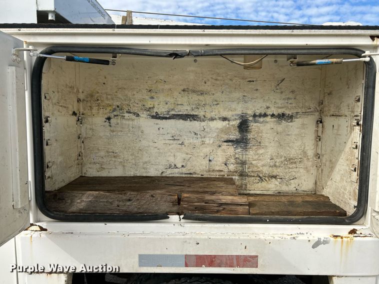 image for item NQ9907 1999 Freightliner FL60  utility / service truck