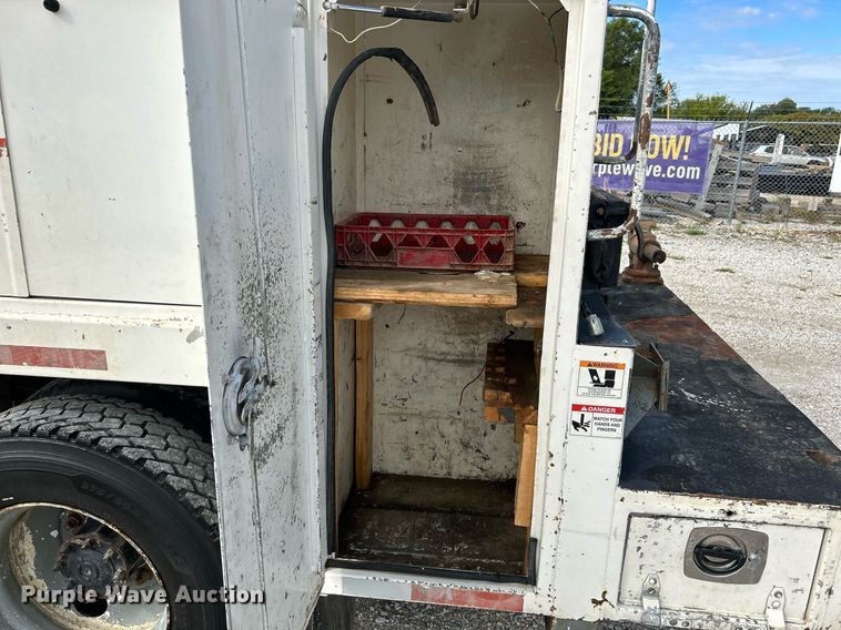 image for item NQ9907 1999 Freightliner FL60  utility / service truck