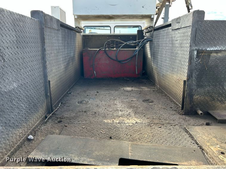 image for item NQ9907 1999 Freightliner FL60  utility / service truck