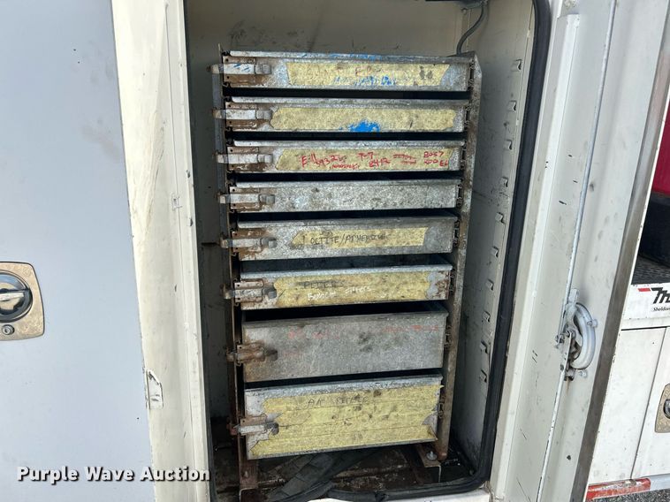 image for item NQ9907 1999 Freightliner FL60  utility / service truck