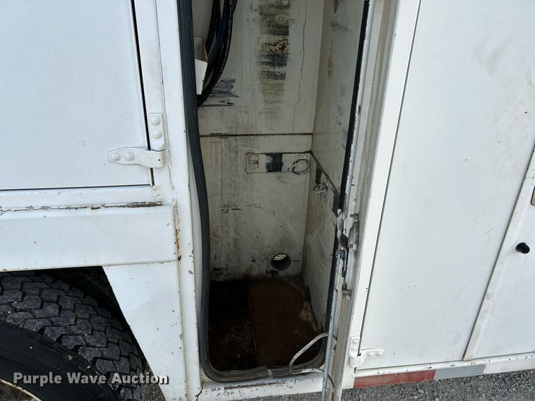 image for item NQ9907 1999 Freightliner FL60  utility / service truck