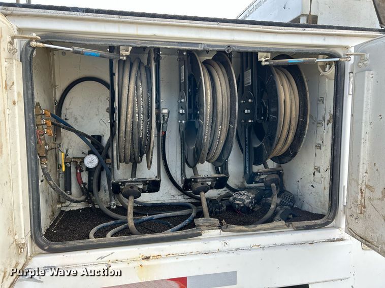 image for item NQ9907 1999 Freightliner FL60  utility / service truck