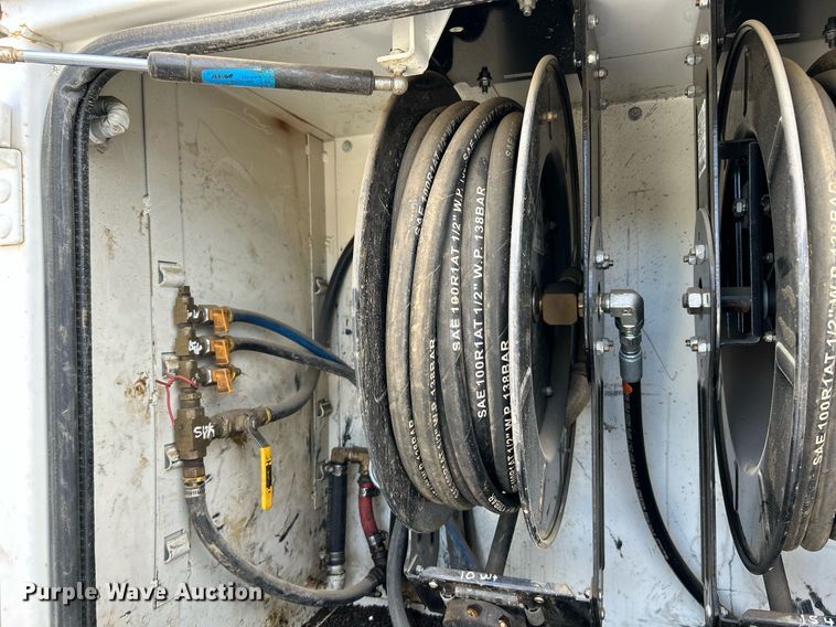 image for item NQ9907 1999 Freightliner FL60  utility / service truck