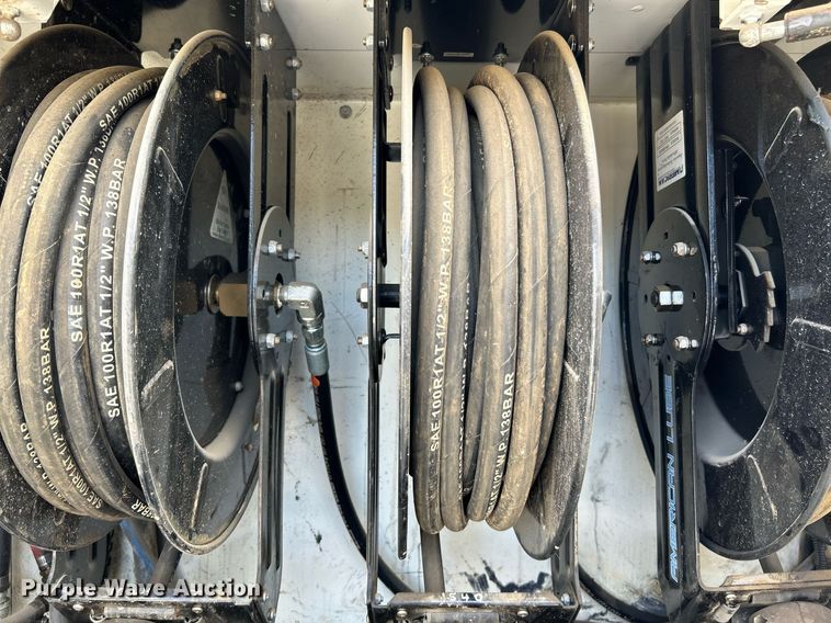 image for item NQ9907 1999 Freightliner FL60  utility / service truck