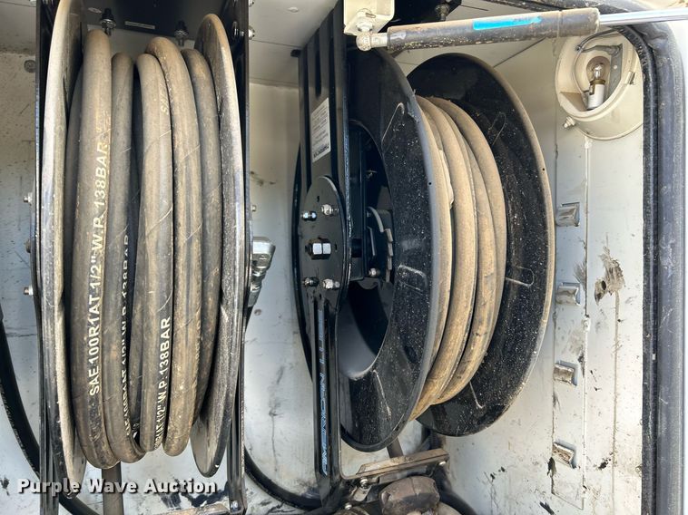 image for item NQ9907 1999 Freightliner FL60  utility / service truck