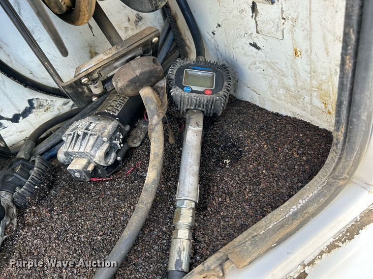 image for item NQ9907 1999 Freightliner FL60  utility / service truck